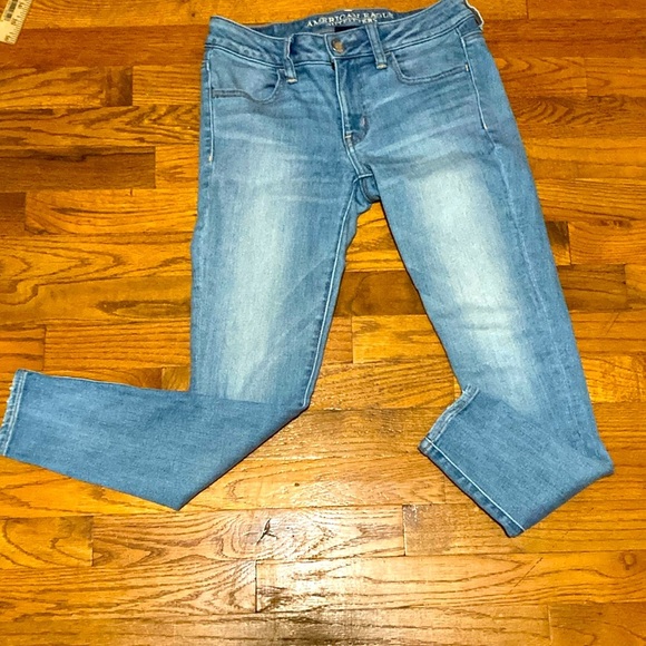 American EAGLE JEGGINGS SUPER SUPER STRETCH  Blue Jeans SIZE 4 - Picture 1 of 5